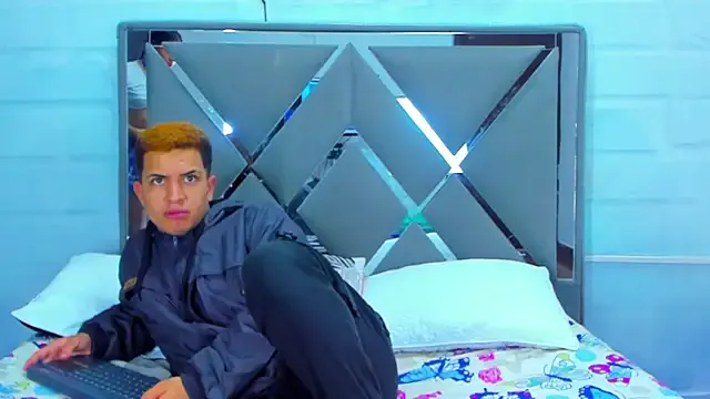 Girls: try live performances with matured performers, from dancing to quirks, in a variety of beautiful sex cams.