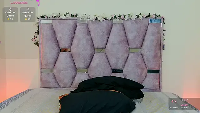 Iris_mandarinne from StripChat is Freechat