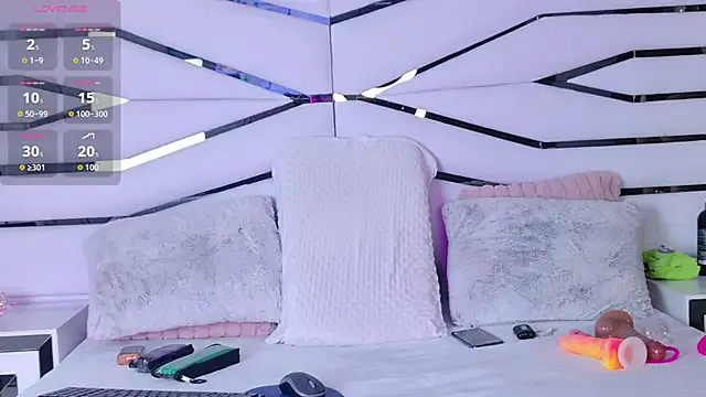 IrissBloom from StripChat is Freechat