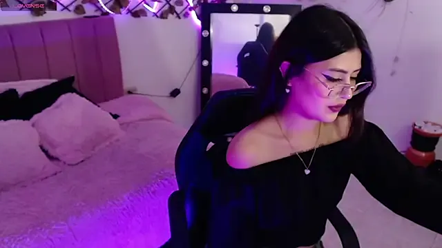 isa_bunny18 from StripChat is Freechat