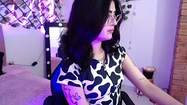 isa_bunny18 from StripChat is Freechat