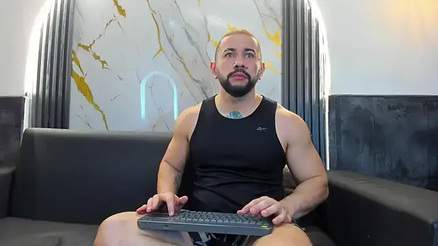 isaac_franko from StripChat is Freechat