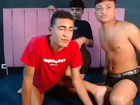 IsaacLatino1 from StripChat is Freechat