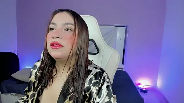 Isabela_saenz from StripChat is Freechat