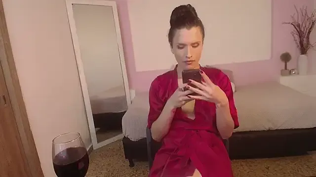 IsabelFernandez from StripChat is Freechat