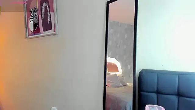 isabella_milf_ from StripChat is Freechat