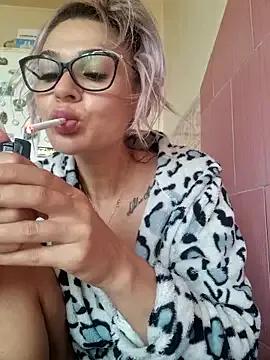 iSelena from StripChat is Freechat