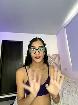 Issy_moon from StripChat is Freechat