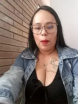 Italia_12 from StripChat is Freechat