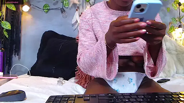 ItsVenuss from StripChat