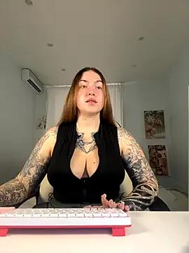 IvyHoney from StripChat is Freechat
