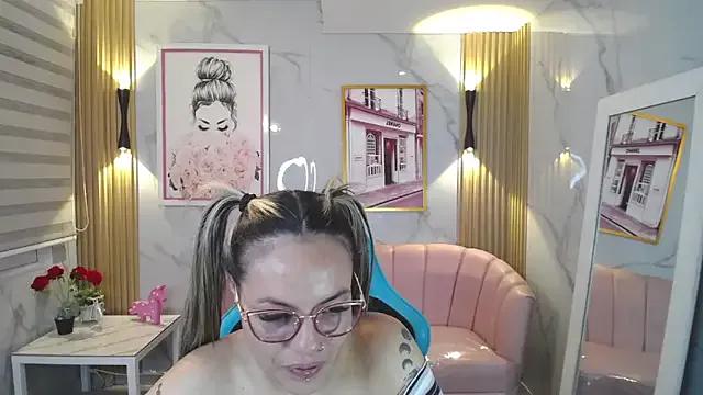 Girls: try live performances with matured performers, from dancing to quirks, in a variety of beautiful sex cams.