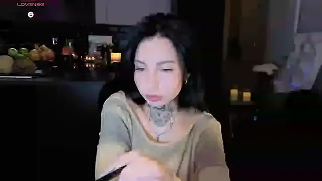 jeans-and-peach from StripChat is Freechat