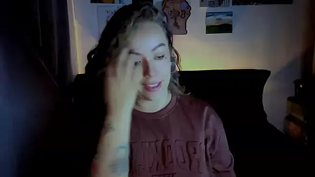 Girls: try live performances with matured performers, from dancing to quirks, in a variety of beautiful sex cams.