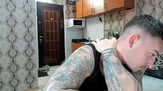 Jonmusclemaster from StripChat