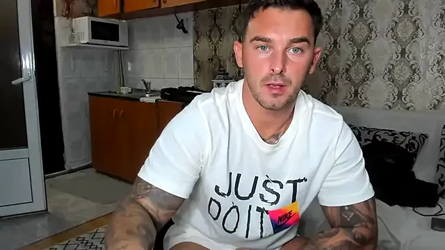 Jonmusclemaster from StripChat