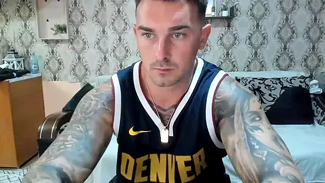 Jonmusclemaster from StripChat
