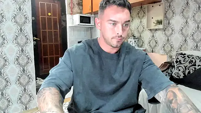 Jonmusclemaster from StripChat