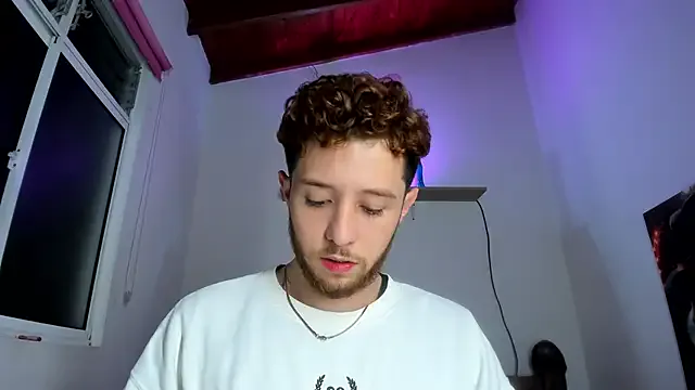 Juan_Castano from StripChat is Freechat