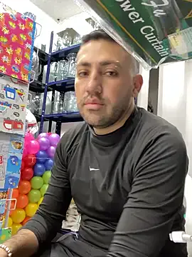 JuanZapata33 from StripChat