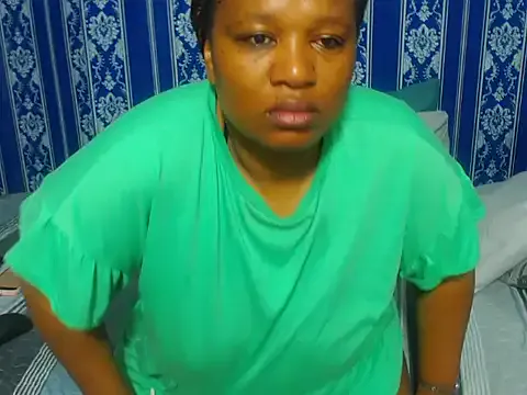 JUICEYLIPS333 from StripChat