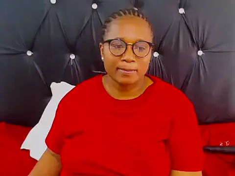 JUICEYLIPS333 from StripChat