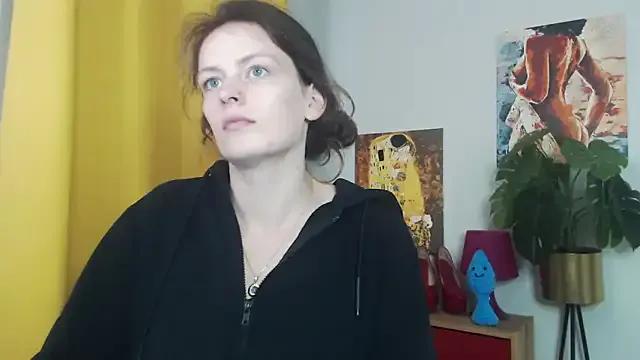 juicyNadine from StripChat is Freechat