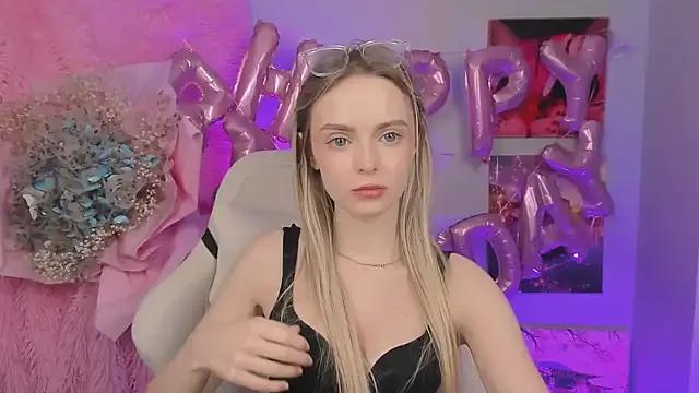 JuliaBrewwer from StripChat is Freechat