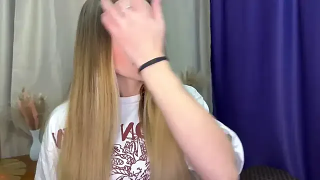 Juliamiracle from StripChat is Freechat