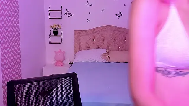 juliana_reynolds from StripChat is Freechat