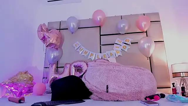 JulianaaHerrera from StripChat is Freechat