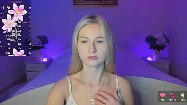 Julie_Blaze from StripChat is Freechat