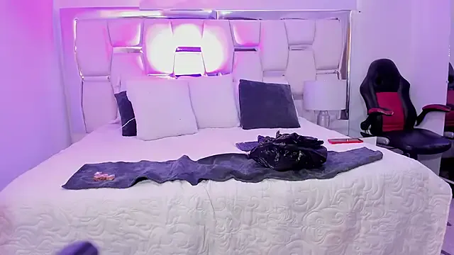 Julieta_Owen from StripChat is Freechat