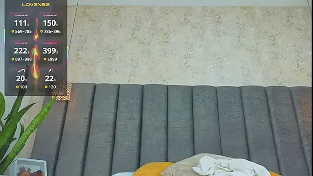 Julietaa_Miller from StripChat is Freechat