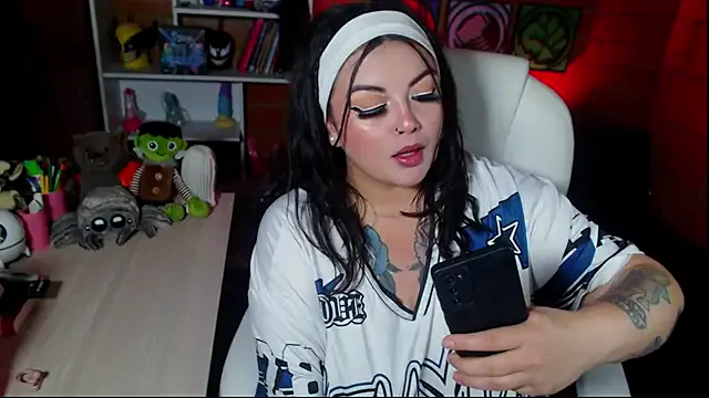 Juliette_rd from StripChat