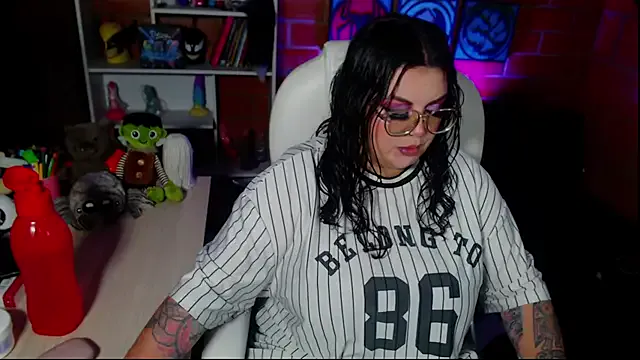 Juliette_rd from StripChat