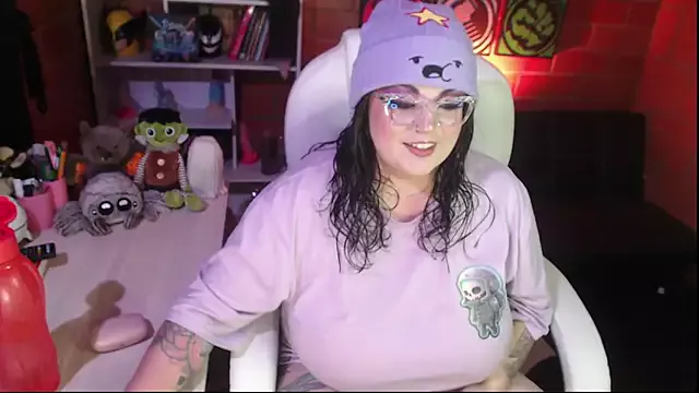 Juliette_rd from StripChat