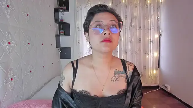 Juliexxxtasy from StripChat is Freechat