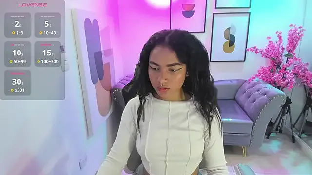 Juliie_coper from StripChat is Freechat