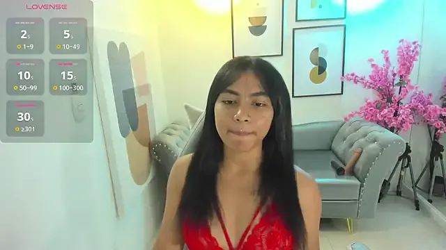 Juliie_coper from StripChat is Freechat