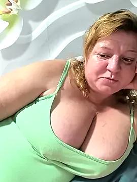 jusichka from StripChat is Freechat