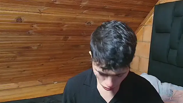 Justyn_Ross from StripChat is Freechat