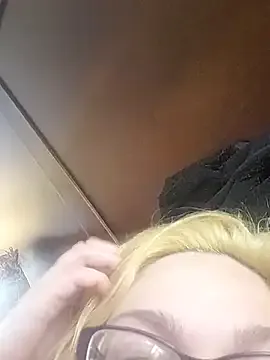 Jynxthefoxyfuck from StripChat is Freechat