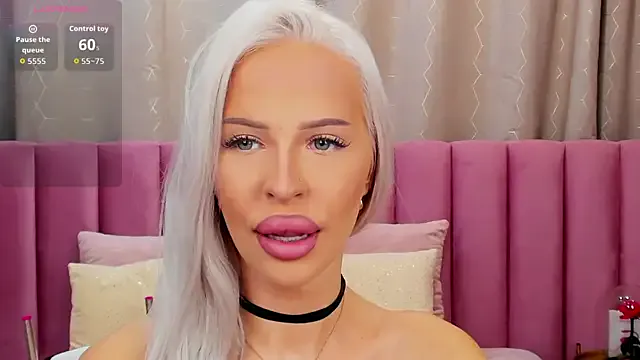 KailaCrystall from StripChat is Freechat