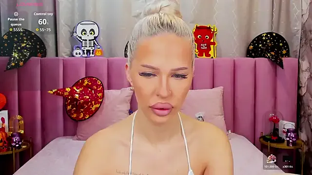 KailaCrystall from StripChat is Freechat