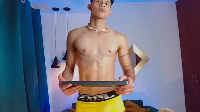 KamiSuarez from StripChat is Freechat