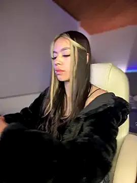 Karina16_pink from StripChat is Freechat