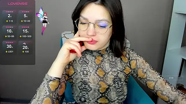 Karina_Kellyy from StripChat is Freechat