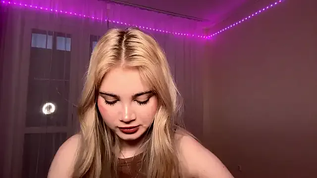 KarissaBoisse from StripChat is Freechat