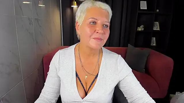 KathySunn from StripChat is Freechat